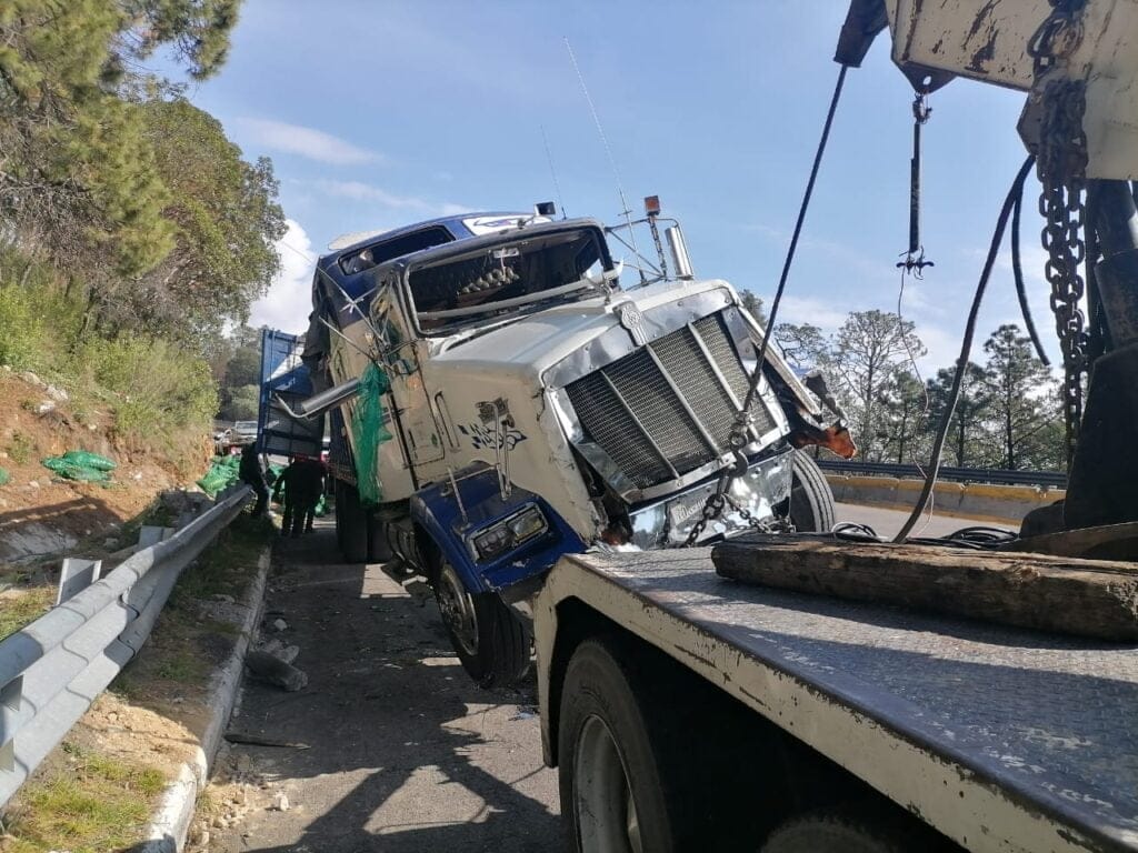 Choque múltiple en la autopista México-Puebla; hay dos heridos