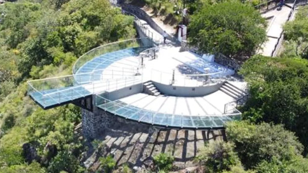 Niño de dos años cae desde el Mirador de Cristal en Atlixco