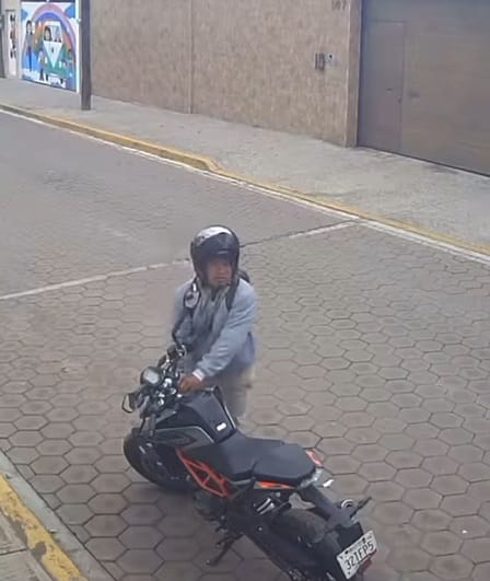  Robo de motocicleta en San Pedro Cholula es captado por cámaras de seguridad