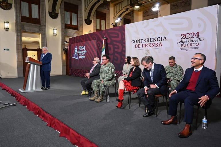 Trabajadores, pueblo y empresas hicieron posible el Tren Maya: AMLO