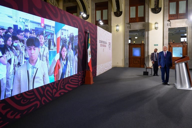 AMLO celebra regreso a clases en educación básica; inicia ciclo escolar 2024-2025