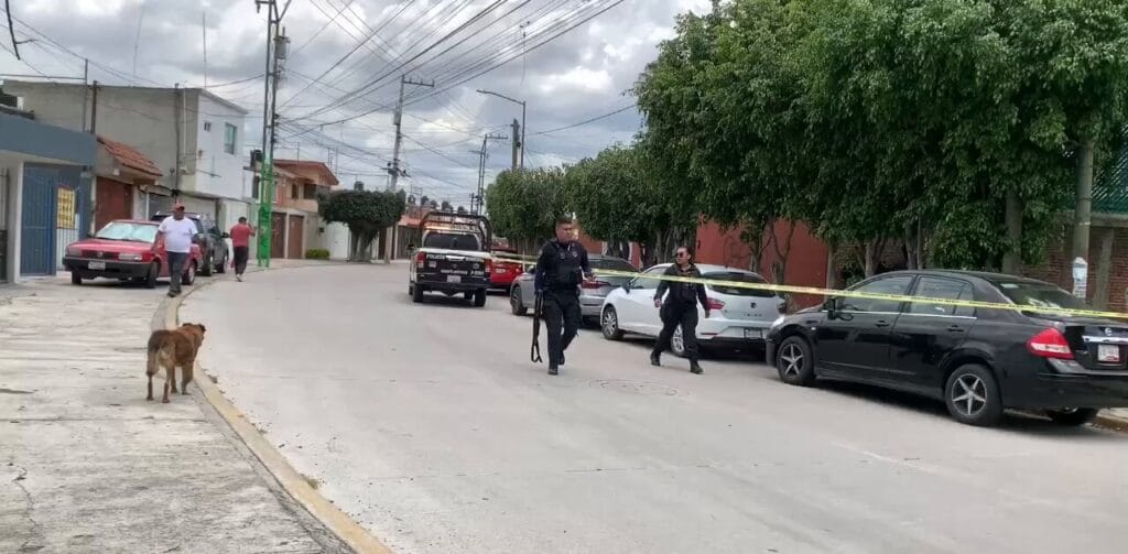 Ataque directo a un autolavado deja dos vehículos baleados en la Colonia Bello Horizonte