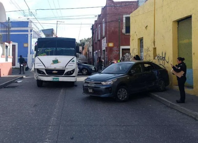 Conductor de Ruta 12 provoca accidente; mujer prensada es rescatada
