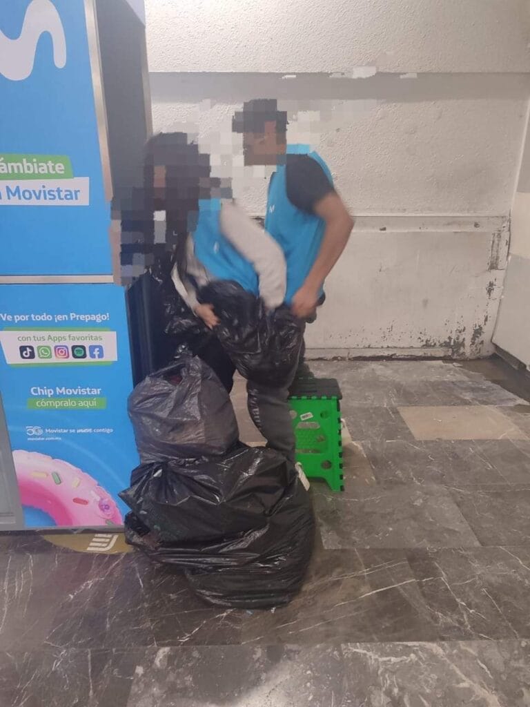 Detienen a empleados de Movistar por tener relaciones en el Metro La Raza de CDMX
