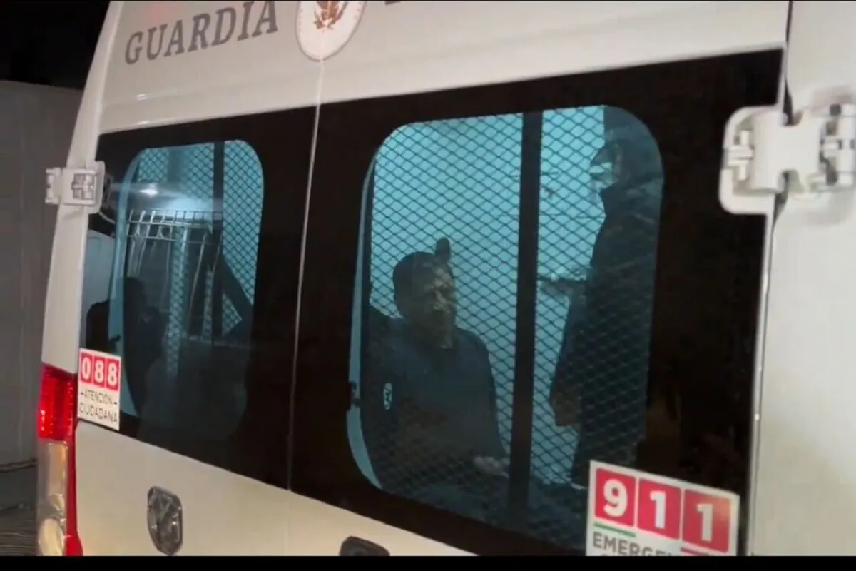 Mario Marín regresa a Puebla tras tres años en prisión; seguirá su proceso en arraigo domiciliario