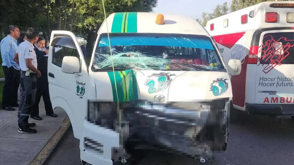Accidente en Puebla: Unidad de la Ruta 28 choca contra poste, deja 10 heridos