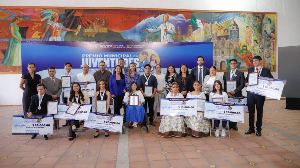 Entrega Ayuntamiento de San Andrés Cholula El Premio Municipal de las Juventudes     