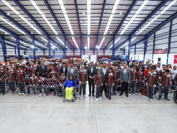 Preside Sergio Salomón Abanderamiento de la Delegación Poblana rumbo a los Paranacionales CONADE 2024