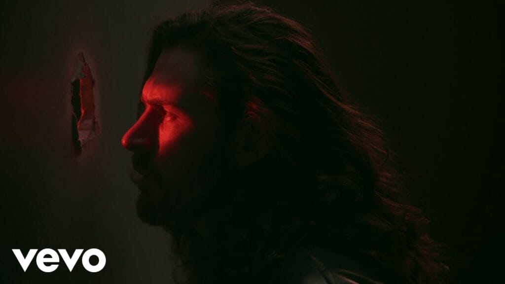 Hozier regresa con nuevo sencillo: “Nobody’s Soldier” y su video oficial