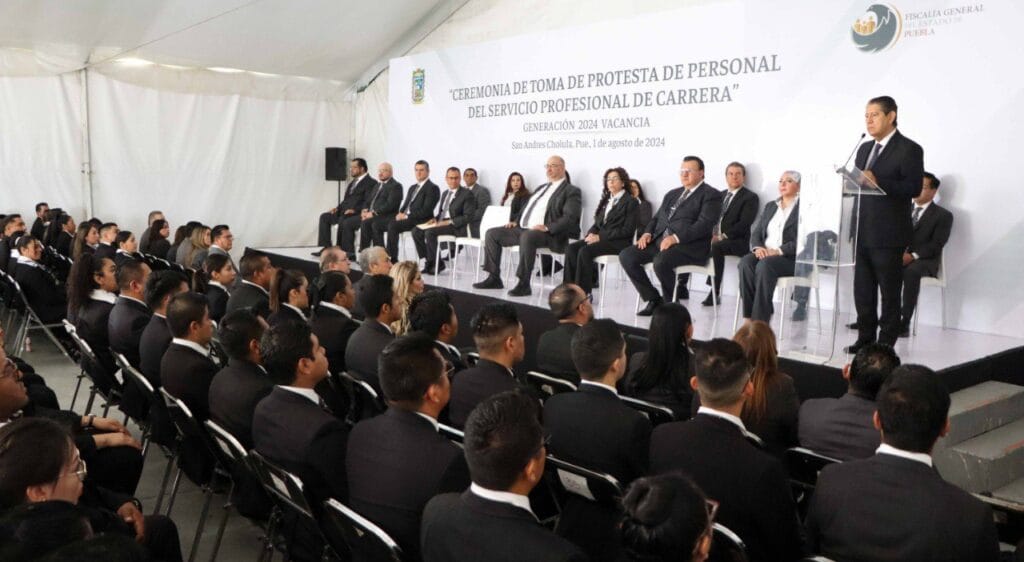 FGE incorporó a 129 servidores públicos que concluyeron su formación