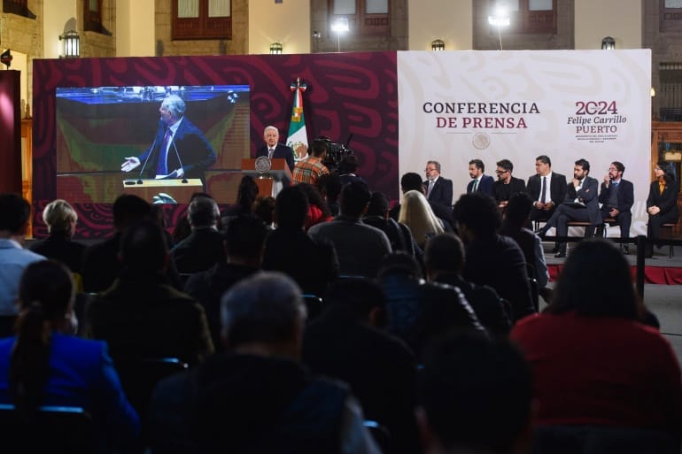 AMLO celebra aprobación de reforma a la Guardia Nacional en Senado y congresos locales