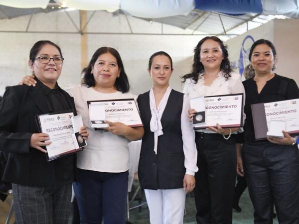 Reconoce Salud a 30 trabajadores por años de servicio