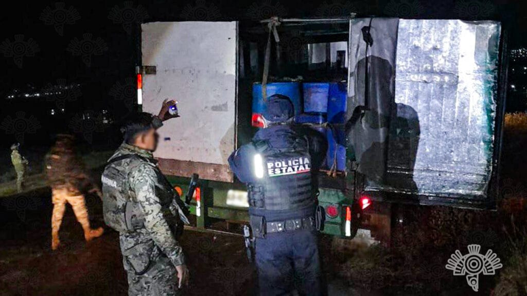 Recuperan SSP y SEMAR más de 3 mil litros de hidrocarburo robadoRecuperan SSP y SEMAR más de 3 mil litros de hidrocarburo robado
