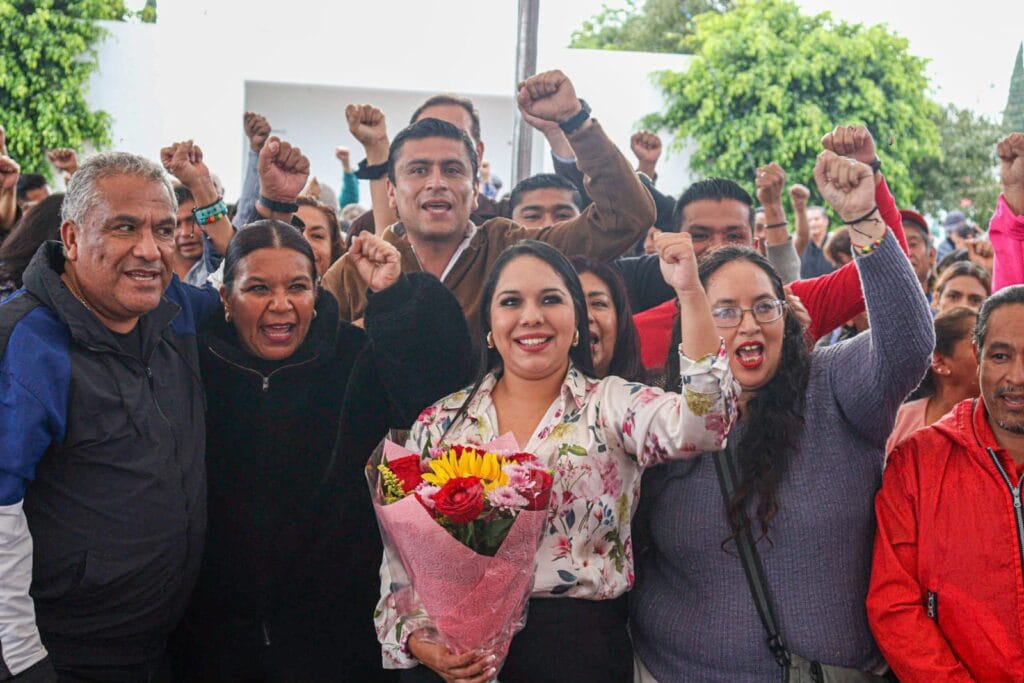 Cuachayotla y Manantiales reafirman respaldo y confianza en Tonantzin Fernández