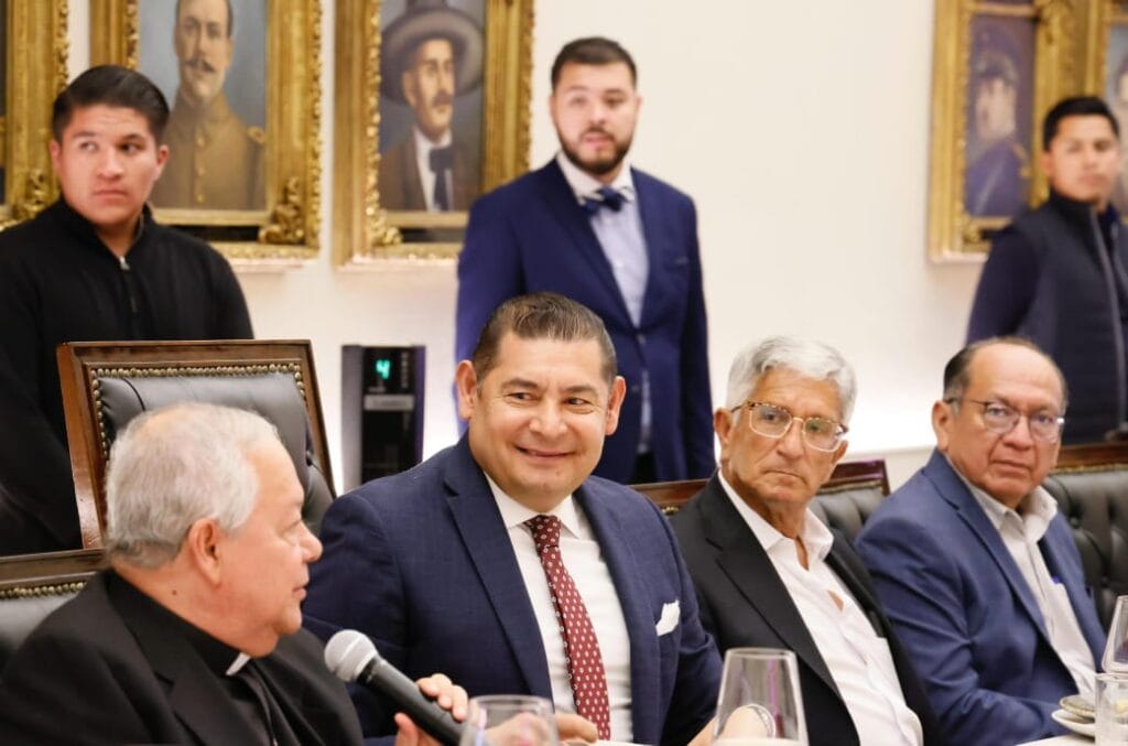 Alejandro Armenta se reúne con el Arzobispo de Puebla y reafirma su compromiso con las comunidades