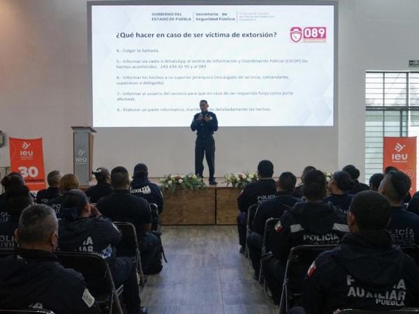 Capacitan a 900 policías auxiliares contra extorsión y fraudes