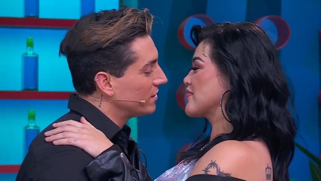 Agustín Fernández y Gomita protagonizan inesperado beso en la post gala de La Casa de los Famosos México
