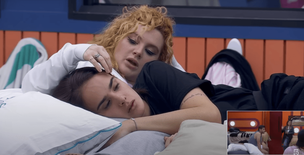 Gala Montes y Briggitte Bozzo protagonizan divertida pelea por una cama en La Casa de los Famosos México