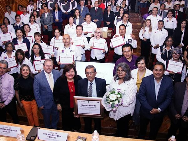 Reconoce Salud a trabajadoras y trabajadores por años de servicio  