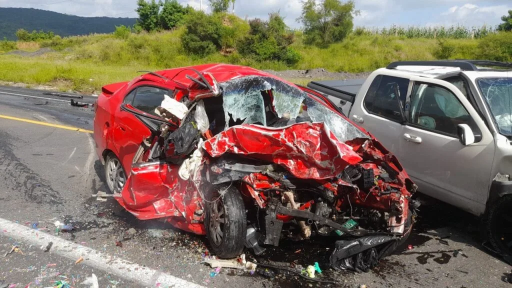 Trágico accidente en la Autopista Siglo XXI; hay dos muertos tras choque frontal
