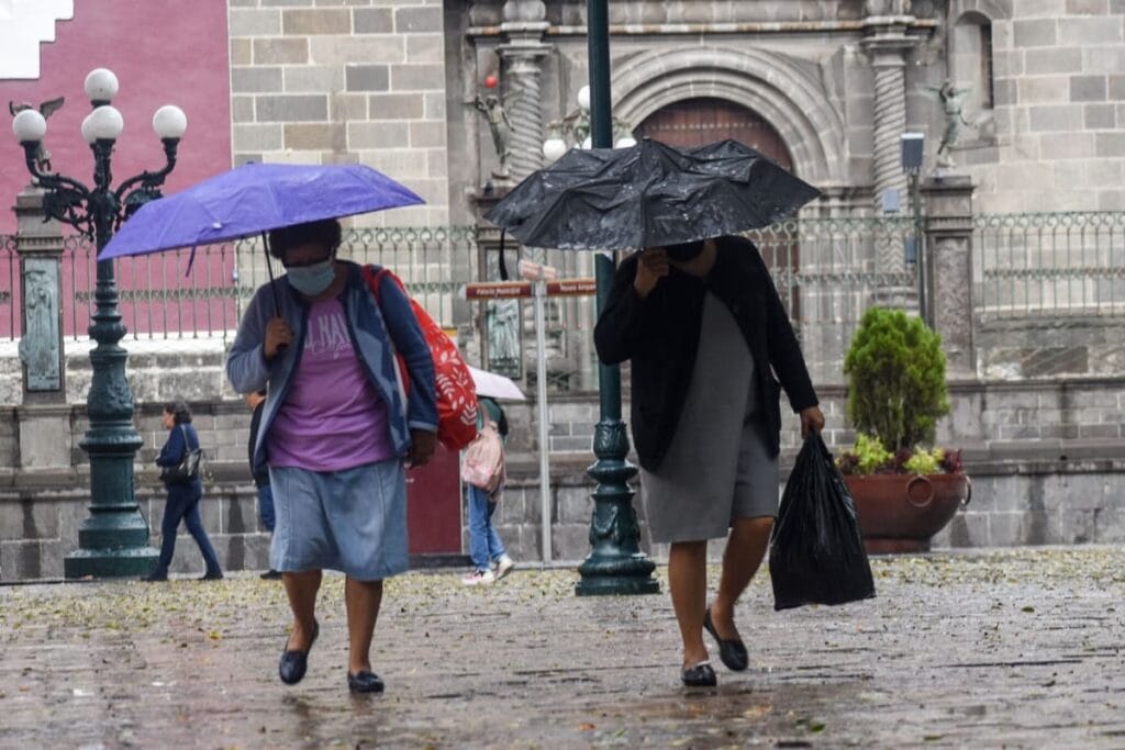 Prevén temporal de lluvias en Puebla por frente frío y onda tropical