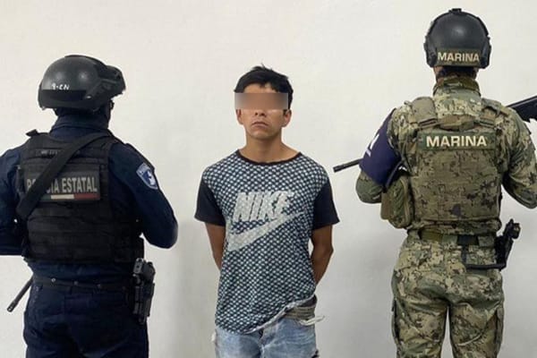 Detienen SSP y SEMAR a hombre por delitos contra la salud 