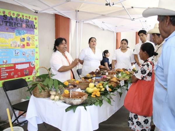 Promueve Salud prácticas de buen comer para prevenir obesidad y desnutrición