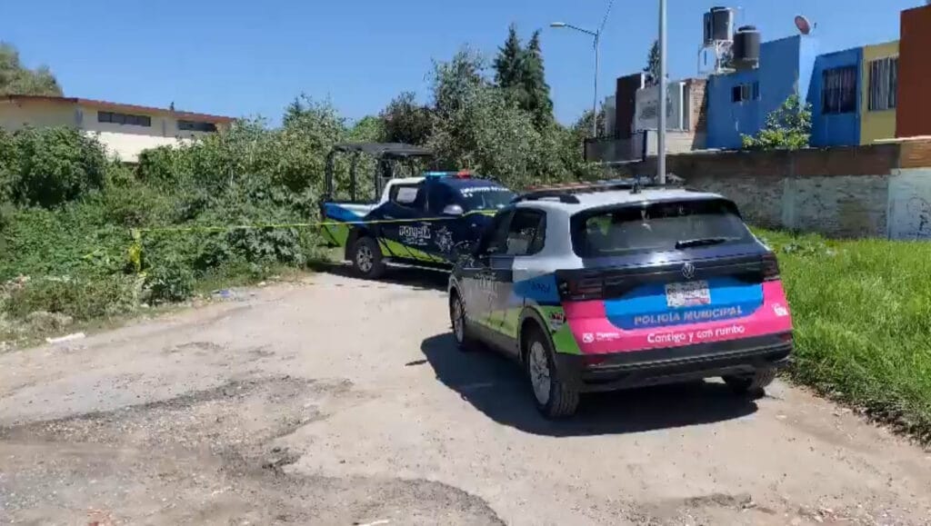 Hallan sin vida a hombre en situación de calle en barranca de Puebla