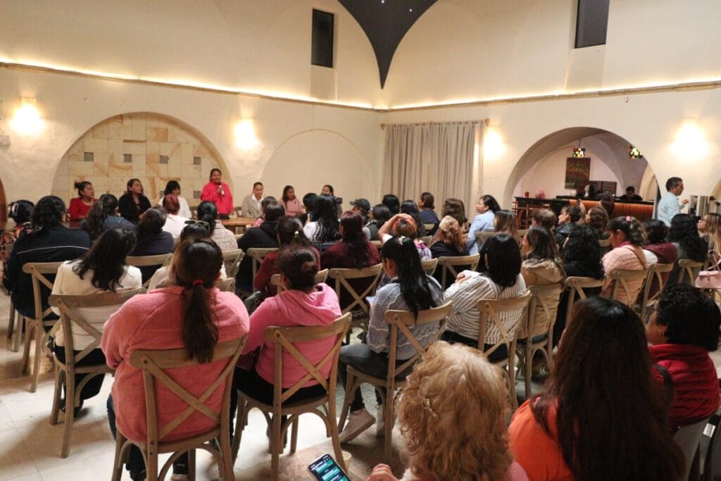 Mujeres de San Pedro Cholula respaldan a Tonantzin Fernández