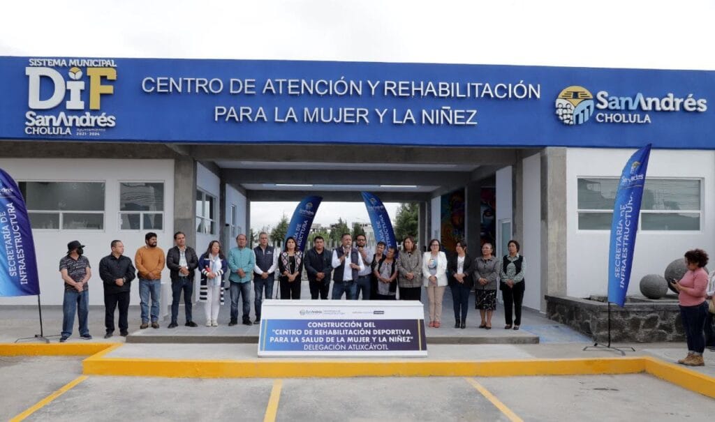 Entrega Mundo Tlatehui obras de seguridad y salud en la Delegación Atlixcáyotl