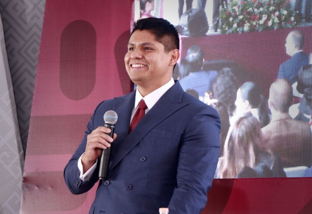 Trabajaré con todo el ímpetu en beneficio del puebla de Cuautlancingo: Omar Muñoz