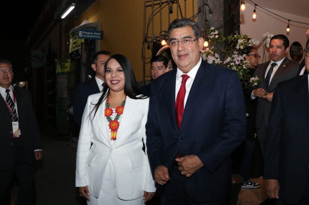 Ante miles de cholultecas, Tonantzin Fernández rinde protesta como presidenta constitucional de San Pedro Cholula