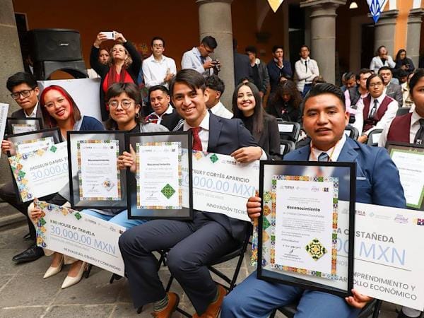 En Puebla, jóvenes cuentan con respaldo del gobierno estatal para alcanzar objetivos: Sergio Salomón