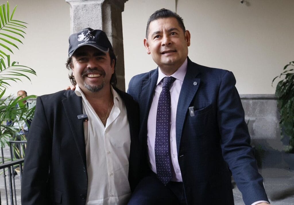 Puebla se alista para la electromovilidad refrenda Armenta
