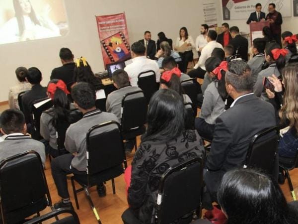 Premia gobierno estatal a participantes de concurso de video contra trabajo infantil