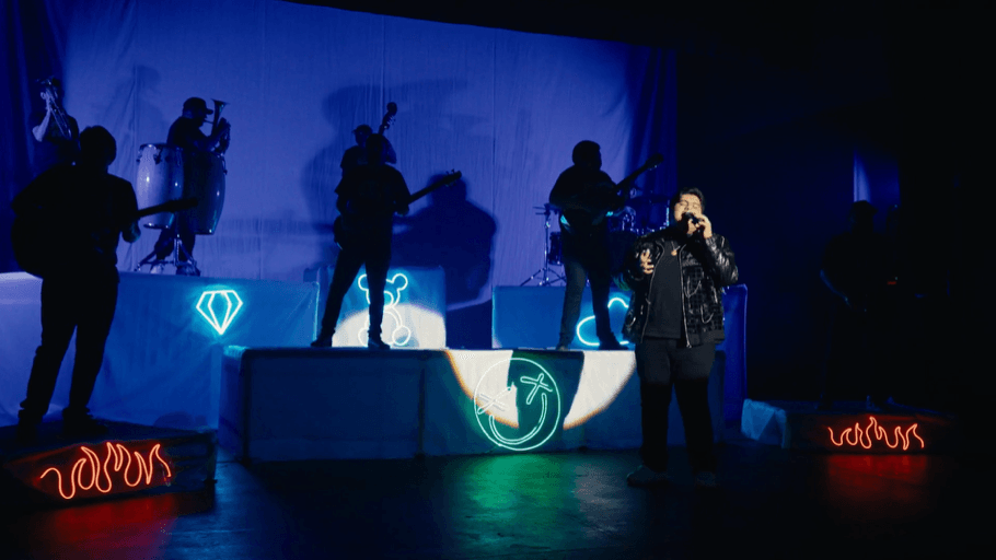 Octavio Cuadras presenta "Brillas"