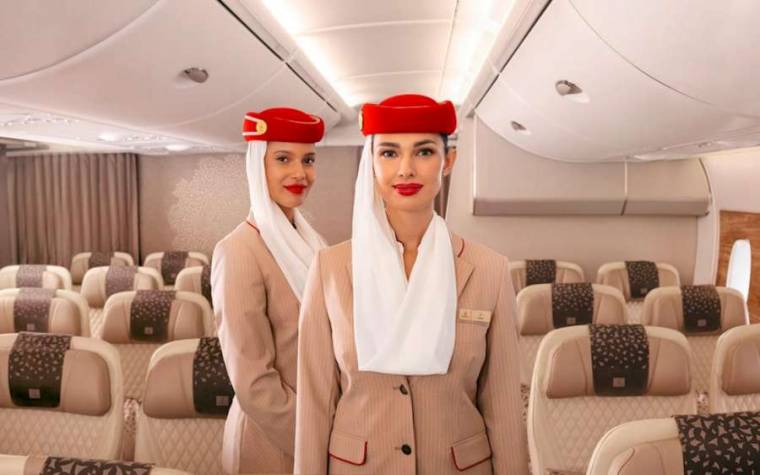 Tripulación en cabina de Emirates refuerza sus filas con convocatoria en México