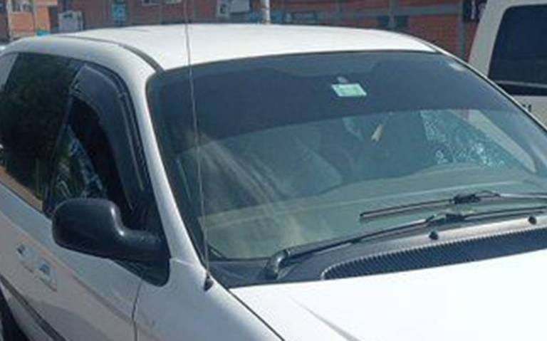 Balean a conductor de una camioneta blanca en Bulevar Forjadores