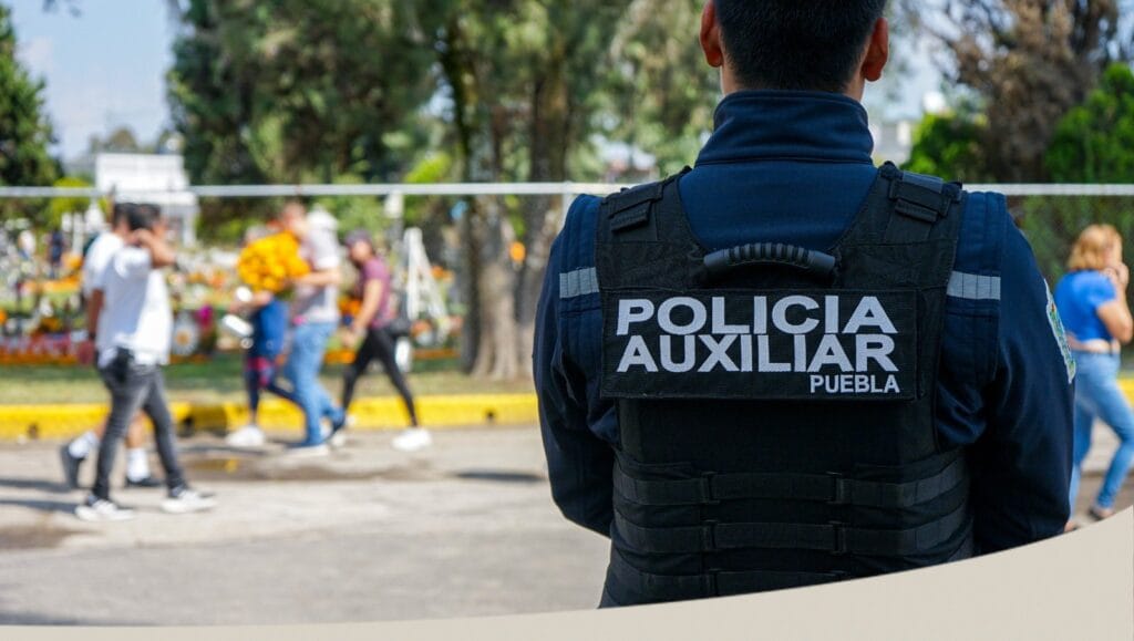 Policía Auxiliar refuerza seguridad en panteones por Día de Muertos