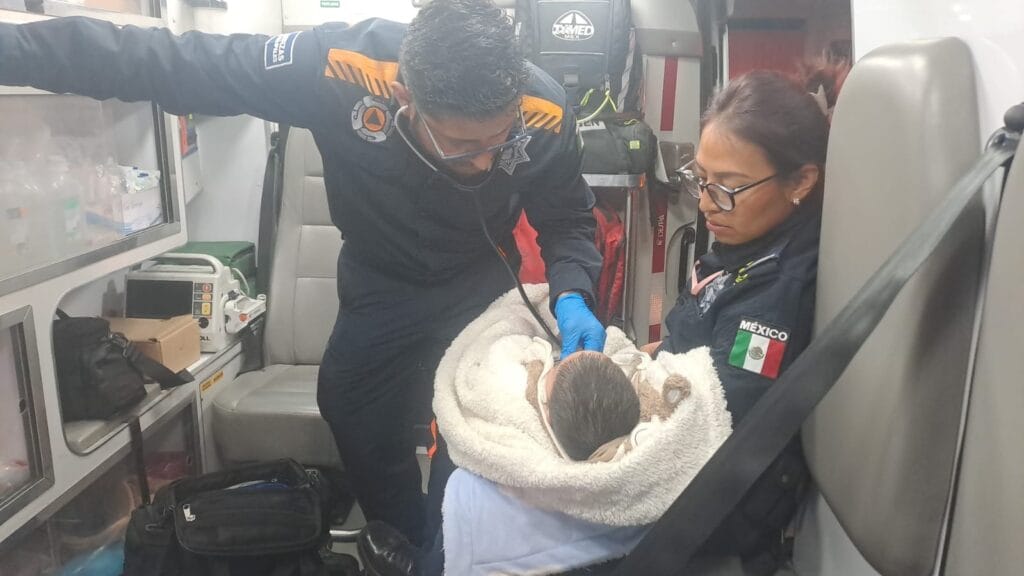 Rescatan a bebé abandonado en terreno baldío en Puebla; se encuentra fuera de peligro