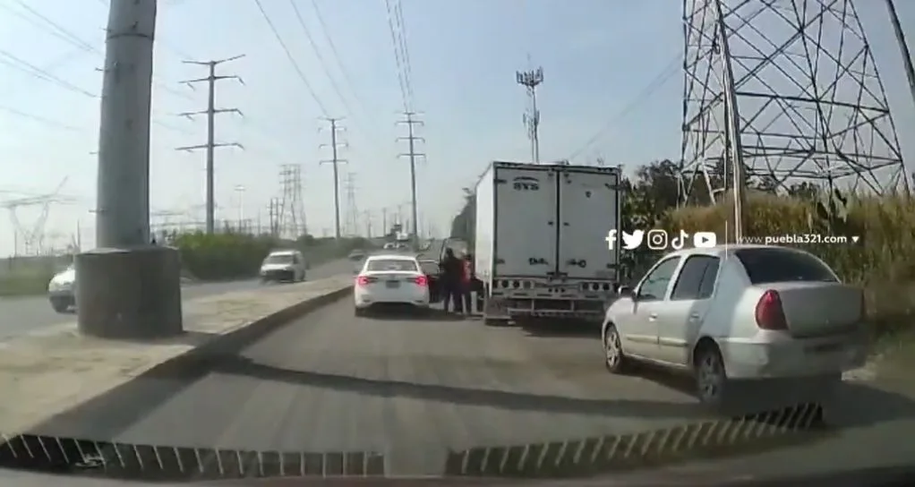 Levantan a conductor de camión de carga en Cuautlancingo (+VIDEO) 