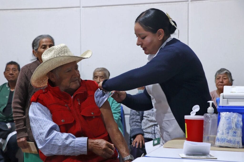Encabeza Omar Muñoz segunda Jornada de Vacunación en el DIF de Cuautlancingo
