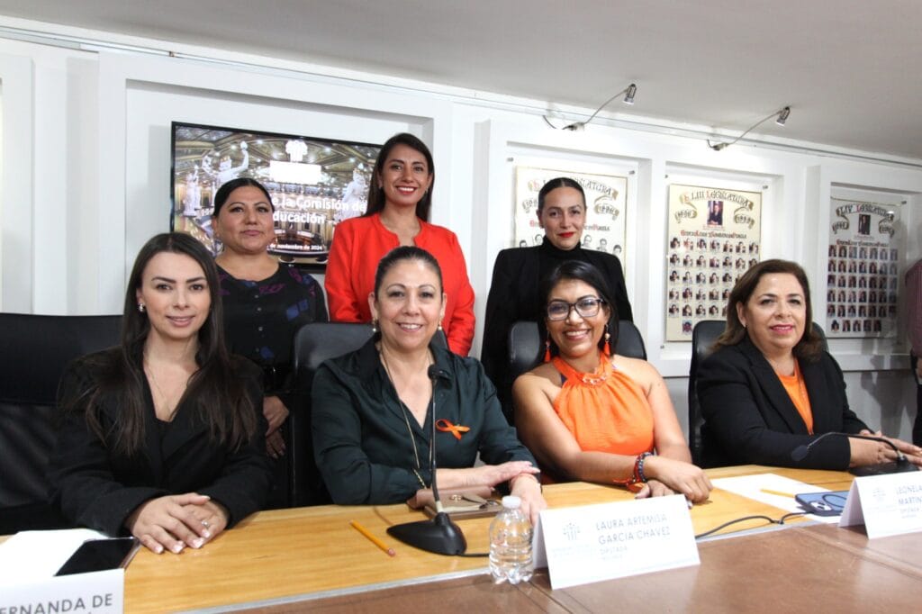 Comisión de Educación aprueba a las y los merecedores de Medalla al Mérito Docente "Juan C. Bonilla"