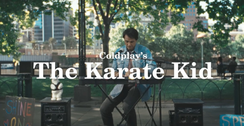 Coldplay lanza “Karate Kid” con Ralph Macchio: una oda nostálgica a los años 80