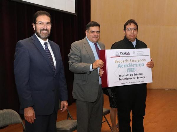 Otorga SEP becas a 148 alumnos de educación superior por “Excelencia Académica”