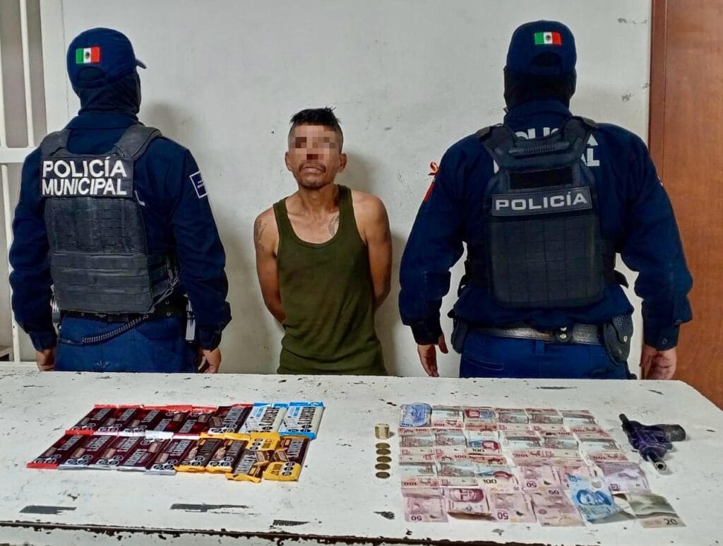 Detienen a presunto ladrón armado en Cuautlancingo tras robo a comercio