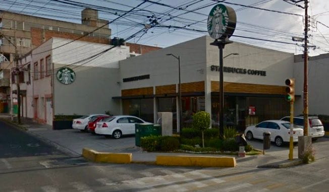 Asalto violento a Starbucks de la 25 Oriente; delincuentes roban a clientes