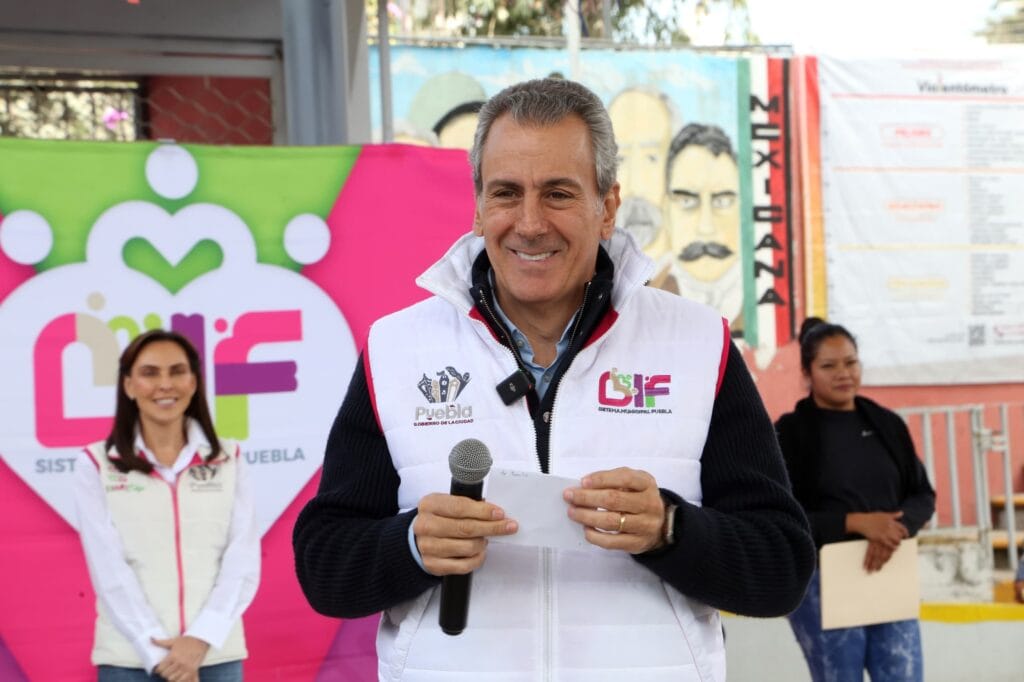 Entrega SMDIF dos nuevos desayunadores reequipados en Xilotzingo y San Baltazar Resurrección