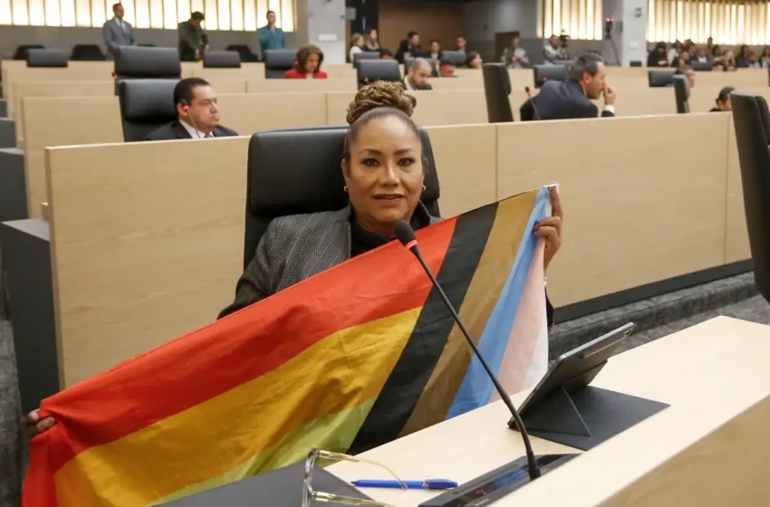 Gaby Chumacero Rodríguez rinde protesta como primera diputada trans en Puebla