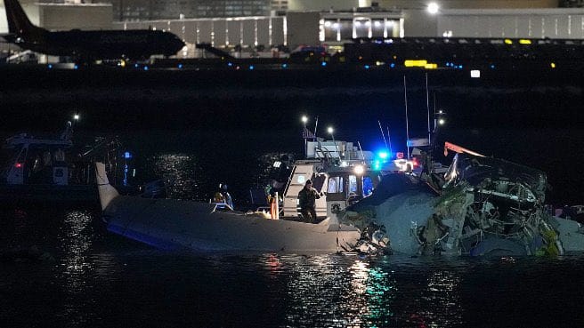 Colisión entre avión y helicóptero cerca del Aeropuerto Nacional Reagan de Washington